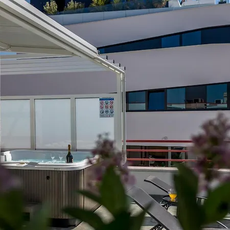 Apartment Seaside Penthouse With Hot Tub Sky Living Split
