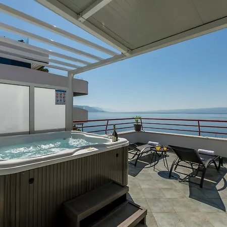 Seaside Penthouse With Hot Tub Sky Living * Split