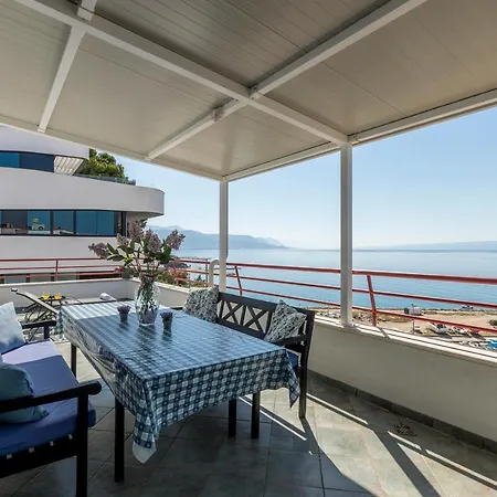 Seaside Penthouse With Hot Tub Sky Living Apartment