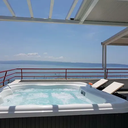 Seaside Penthouse With Hot Tub Sky Living * Split