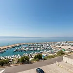 Seaside Penthouse With Hot Tub Sky Living Apartment *