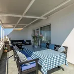 Apartment Seaside Penthouse With Hot Tub Sky Living *