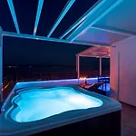 Apartment Seaside Penthouse With Hot Tub Sky Living