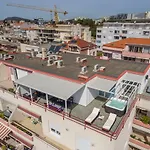 Seaside Penthouse With Hot Tub Sky Living *