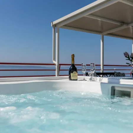 شقة Seaside Penthouse With Hot Tub Sky Living