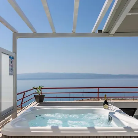 Seaside Penthouse With Hot Tub Sky Living * سبليت