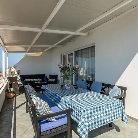 شقة Seaside Penthouse With Hot Tub Sky Living *