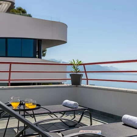 شقة Seaside Penthouse With Hot Tub Sky Living