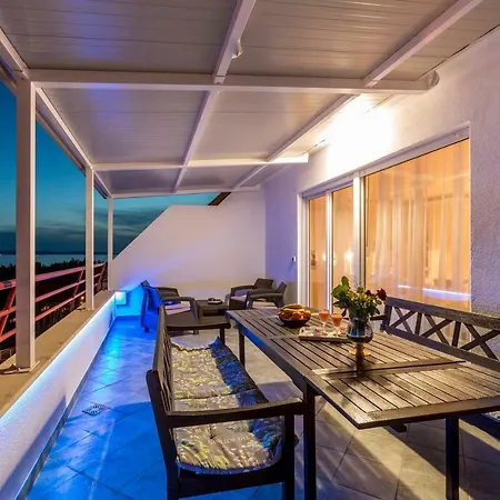 شقة Seaside Penthouse With Hot Tub Sky Living *