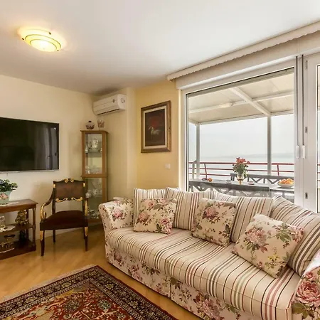 Seaside Penthouse With Hot Tub Sky Living شقة *
