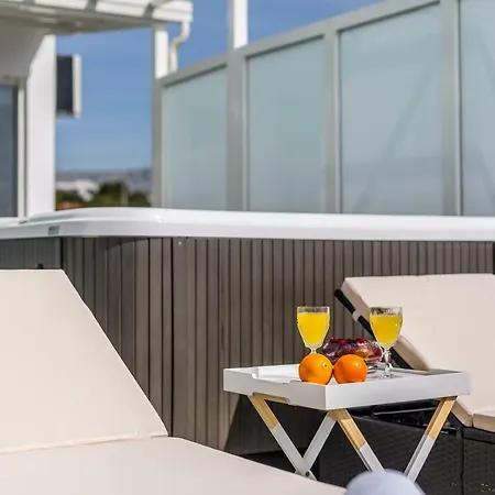 Seaside Penthouse With Hot Tub Sky Living * سبليت